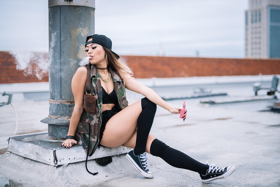 vaping girl 2766315 960 720